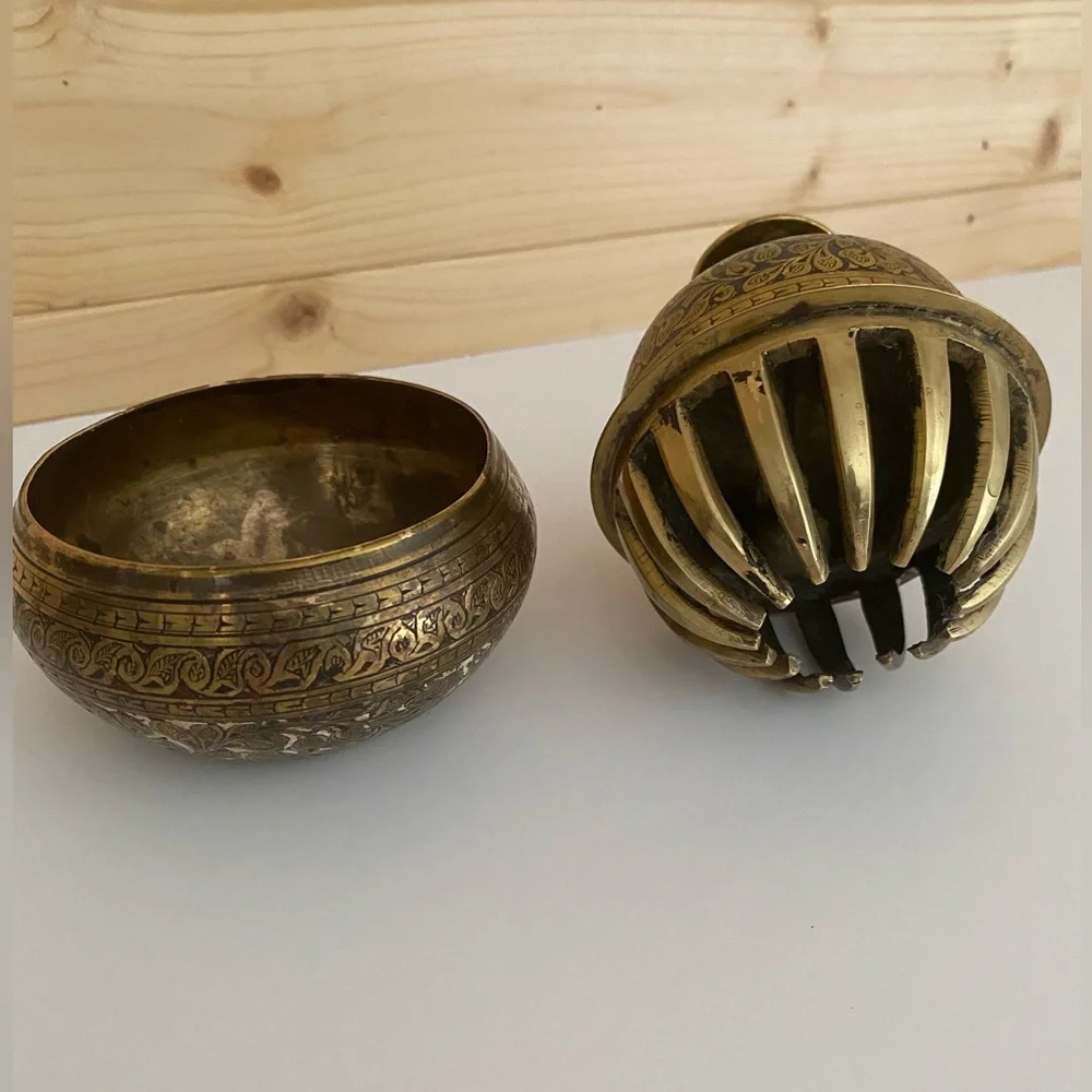 SOLD Vintage Elephant Claw Temple Bell & Stand Brass Floral Shamrock Boho Spirit - Picture 5 of 11